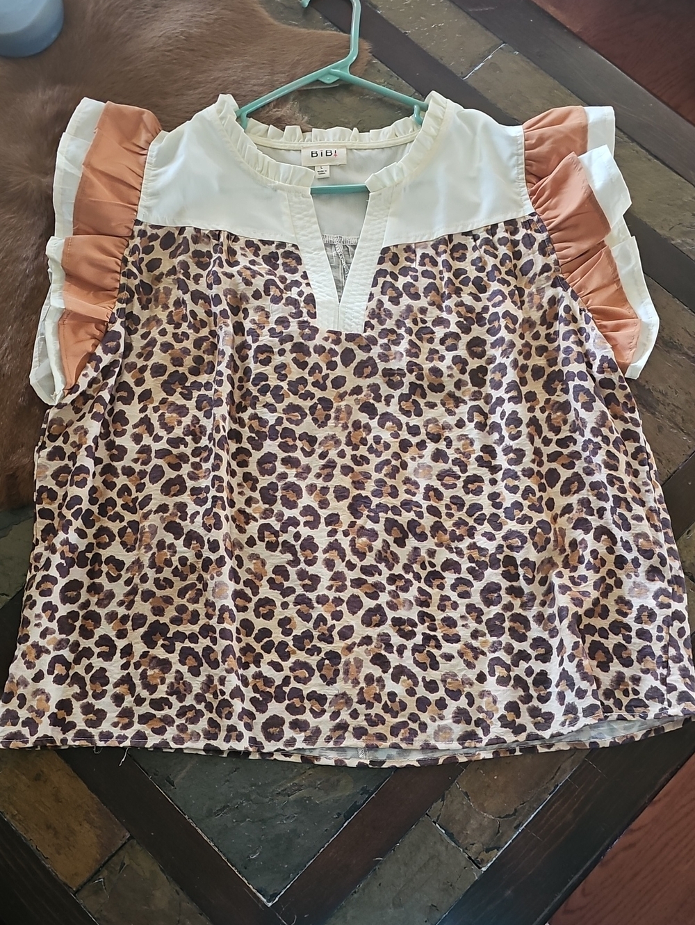 BiBi Leopard Print Ruffle Sleeve Top - White & Tan